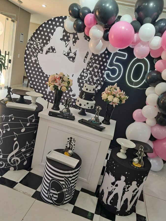 Mini-Table_Anos-60-Preto-e-Branca_Luxo
