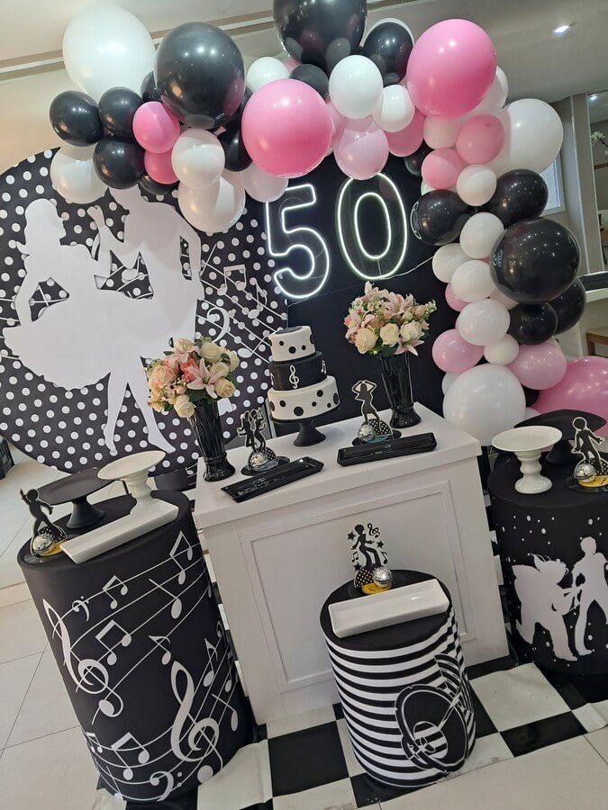 Mini-Table_Anos-60-Preto-e-Branca_Luxo
