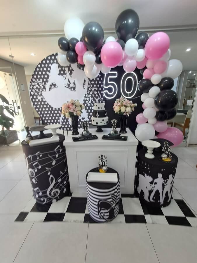 Mini-Table_Anos-60-Preto-e-Branca_Luxo